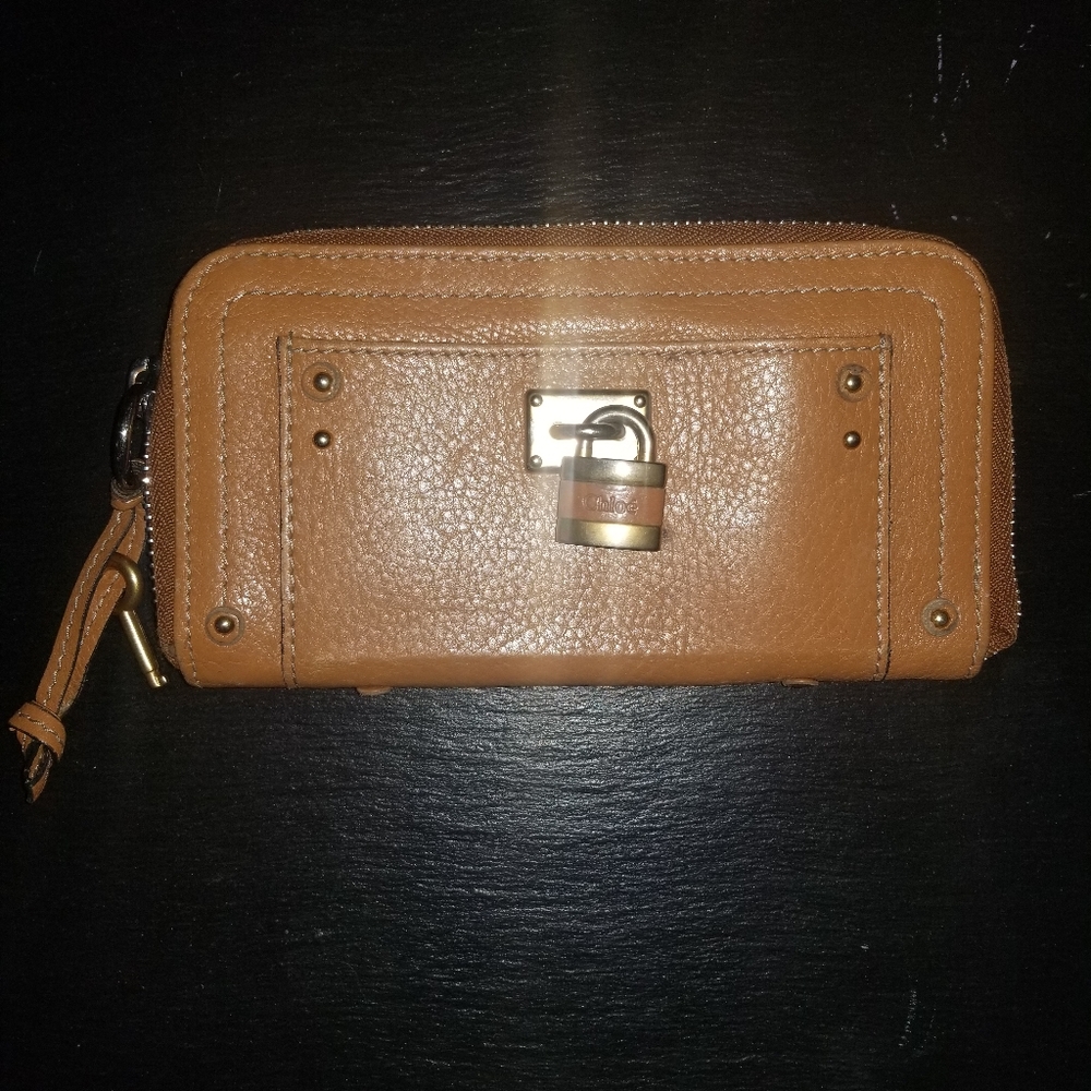 โChloe Paddington Zippy Walletโ